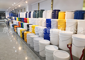 吉安容器一樓涂料桶、機(jī)油桶展區(qū)